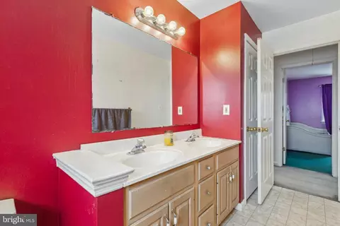 Bath - 295 Dead End Rd, Lititz, PA 17543 photo 3 of 3