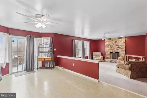 Living - 295 Dead End Rd, Lititz, PA 17543 photo 3 of 3