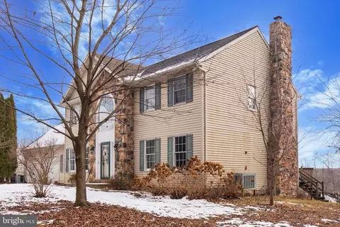 Exterior - 295 Dead End Rd, Lititz, PA 17543 photo 2 of 4