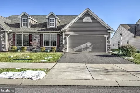 108 Goldenfield Dr, Lancaster, PA 17603