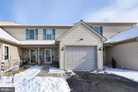 57 Chickadee Cir, Leola, PA 17540