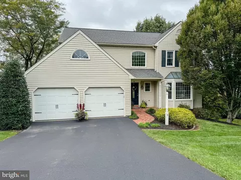 18 Iron Horse Dr, Lititz, PA 17543
