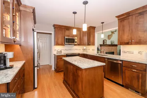 Kitchen - 18 Iron Horse Dr, Lititz, PA 17543 photo 2 of 4