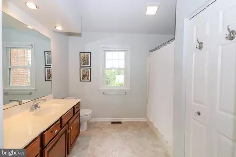 Bath - 18 Iron Horse Dr, Lititz, PA 17543 photo 1 of 3