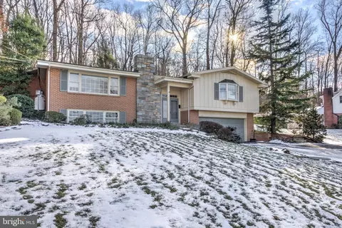 140 Edgewood Dr, New Holland, PA 17557