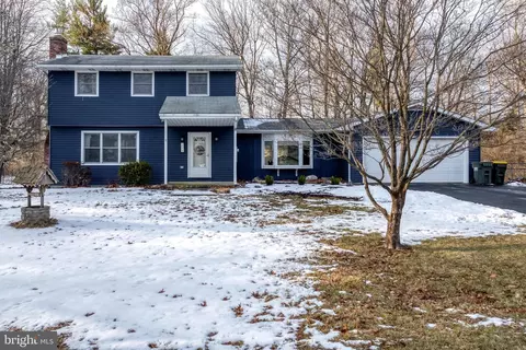 224 Foxcroft Ln, Robesonia, PA 19551