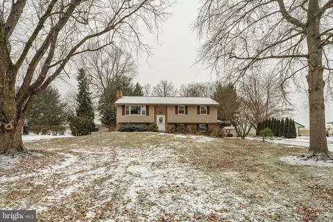 448 S Cope Hill Dr, Manheim, PA 17545