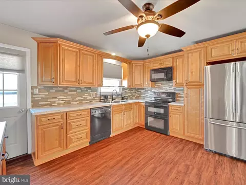 Kitchen - 111 Sharona Dr, Lititz, PA 17543 photo 2 of 2