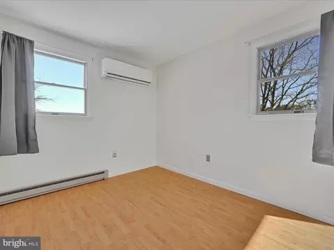 Bedroom - 111 Sharona Dr, Lititz, PA 17543 photo 4 of 6