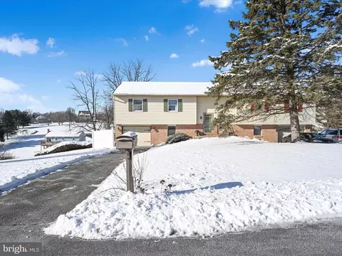 111 Sharona Dr, Lititz, PA 17543