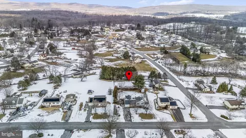 114 Ironstone Dr, Lititz, PA 17543 photo 2