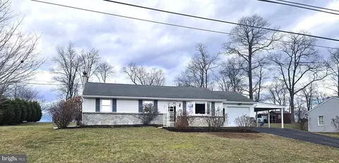 2349 Little Hill Rd, Narvon, PA 17555