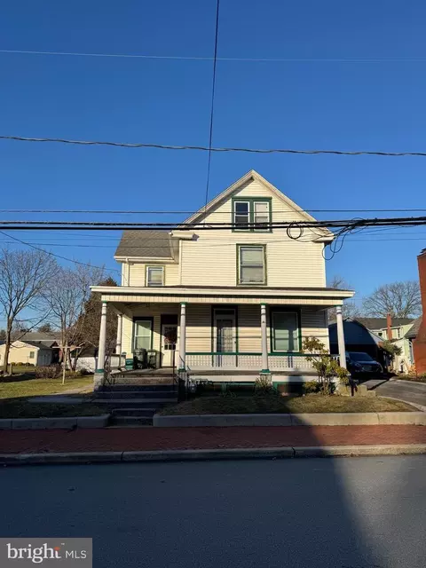 134 New Haven St, Mount Joy, PA 17552