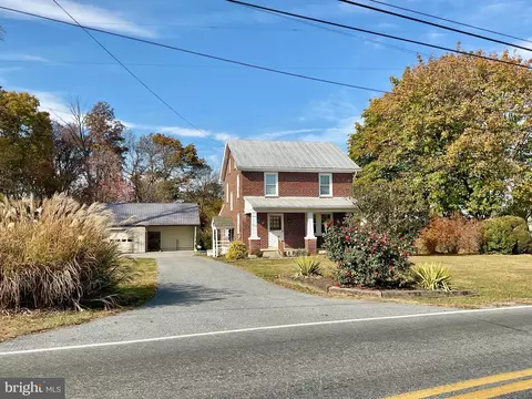 677 Wide Hollow Rd, East Earl, PA 17519