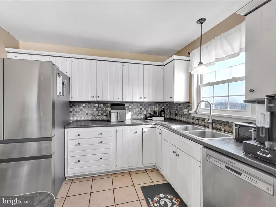 Kitchen - 21 Golf View Dr, Quarryville, PA 17566 photo 3 of 4