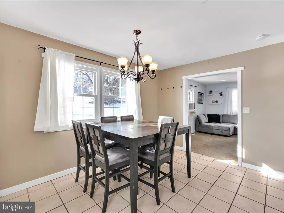 Dining - 21 Golf View Dr, Quarryville, PA 17566 photo 2 of 2
