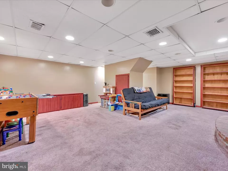 Living - 21 Golf View Dr, Quarryville, PA 17566 photo 5 of 5