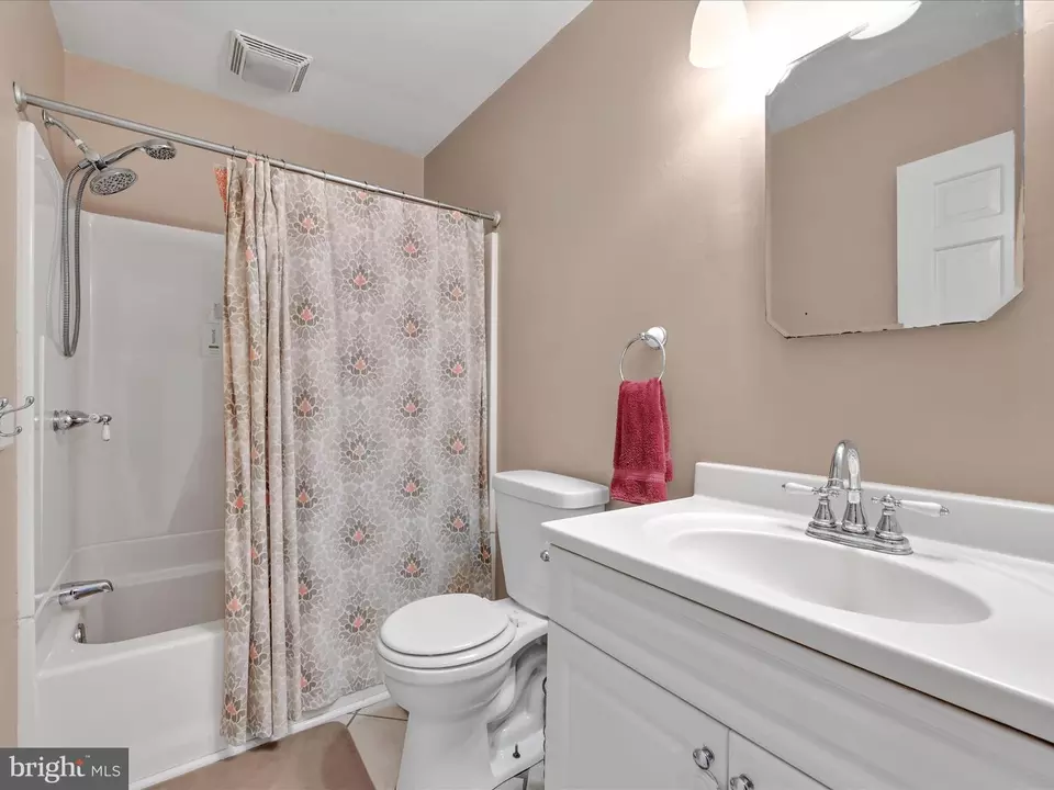 Bath - 21 Golf View Dr, Quarryville, PA 17566 photo 2 of 3