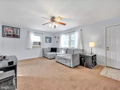 Living - 21 Golf View Dr, Quarryville, PA 17566 photo 1 of 5