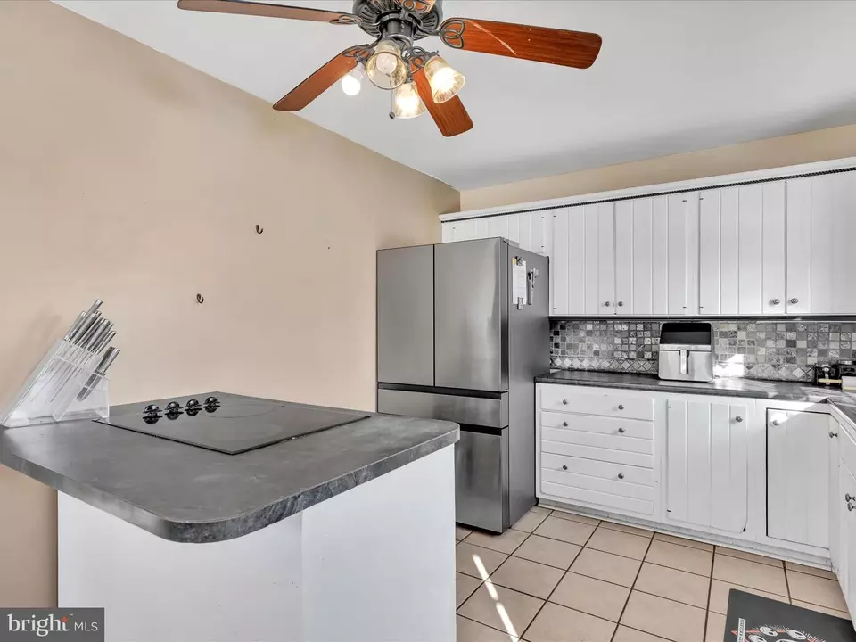Kitchen - 21 Golf View Dr, Quarryville, PA 17566 photo 4 of 4
