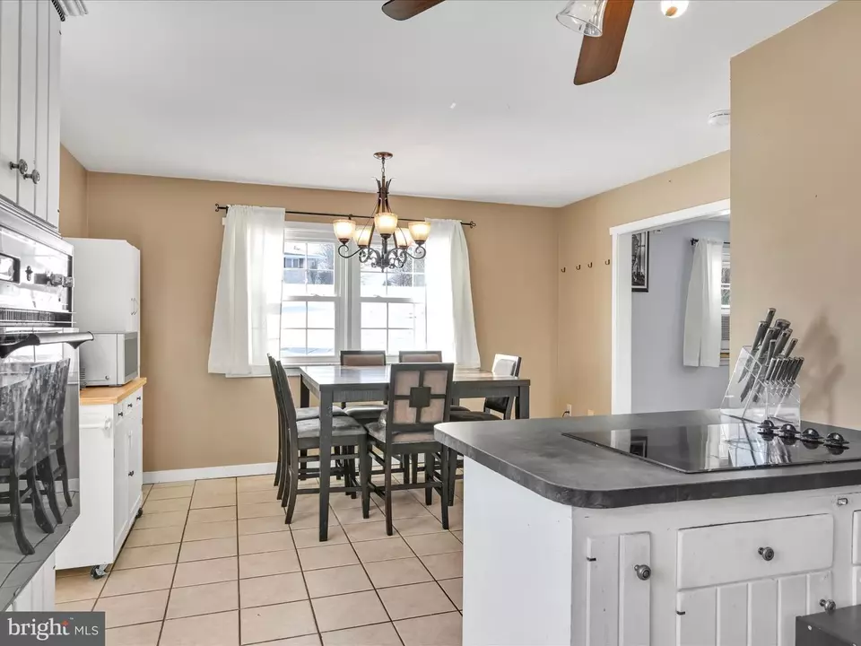 Kitchen - 21 Golf View Dr, Quarryville, PA 17566 photo 2 of 4