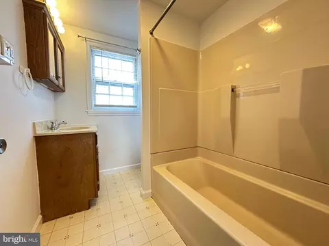 Bath - 315 Prospect St, Lancaster, PA 17603 photo 1 of 3