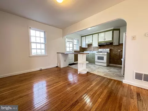 Living - 315 Prospect St, Lancaster, PA 17603 photo 5 of 5