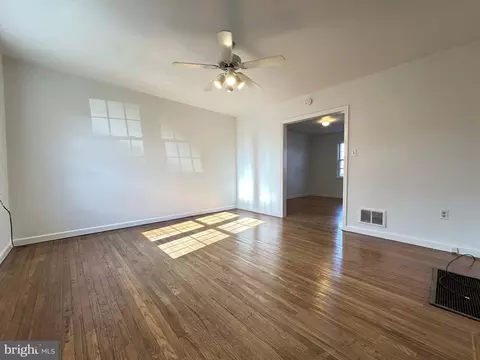 Living - 315 Prospect St, Lancaster, PA 17603 photo 4 of 5