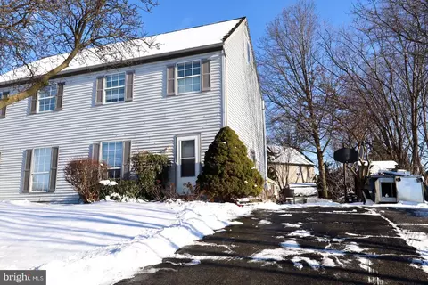 2291 Oak Hollow Dr, Columbia, PA 17512