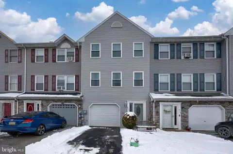617 Emerald Dr, Lancaster, PA 17603