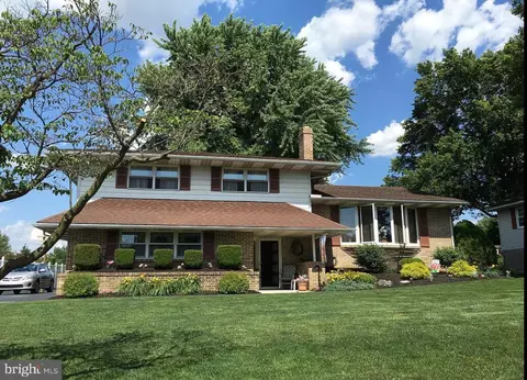 209 Whittier Ln, Lancaster, PA 17602