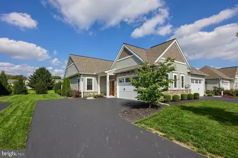 331 Pin Oak Dr, Lititz, PA 17543 photo 2