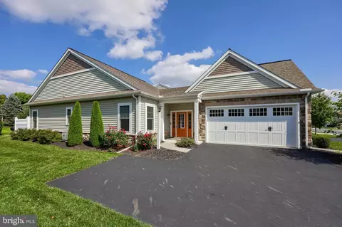 331 Pin Oak Dr, Lititz, PA 17543 photo 4