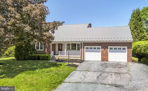 200 W Main St, Reinholds, PA 17569