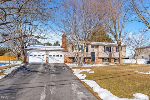 1015 Long Ln, Millersville, PA 17551
