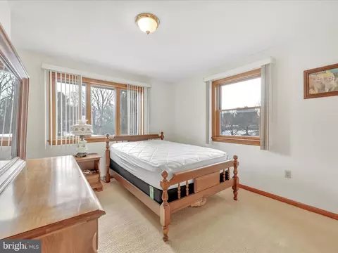Bedroom - 10 Farm Ln, Lititz, PA 17543 photo 5 of 6