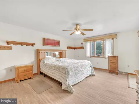 Bedroom - 10 Farm Ln, Lititz, PA 17543 photo 4 of 6