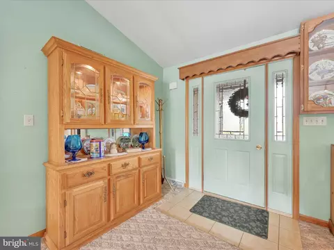 Entry Way - 10 Farm Ln, Lititz, PA 17543 photo 1 of 2