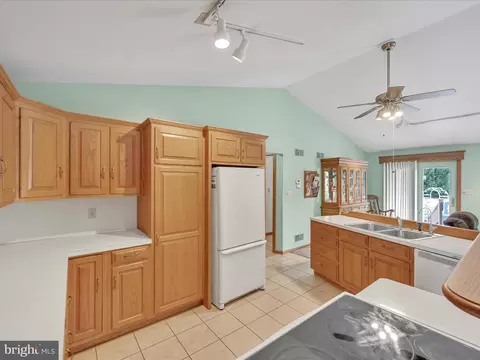 Kitchen - 10 Farm Ln, Lititz, PA 17543 photo 1 of 4