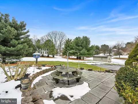 Exterior - 10 Farm Ln, Lititz, PA 17543 photo 5 of 9