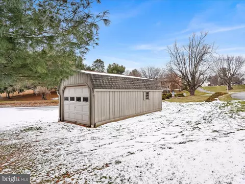 Exterior - 10 Farm Ln, Lititz, PA 17543 photo 7 of 9