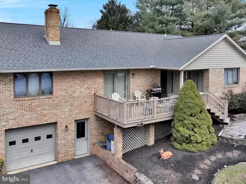 Exterior - 10 Farm Ln, Lititz, PA 17543 photo 8 of 9