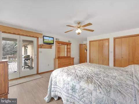 Bedroom - 10 Farm Ln, Lititz, PA 17543 photo 2 of 6