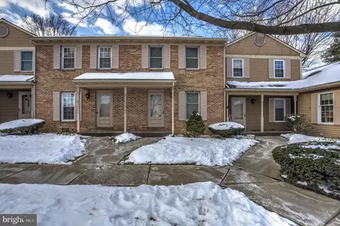 61 Ashlea Vlg, New Holland, PA 17557