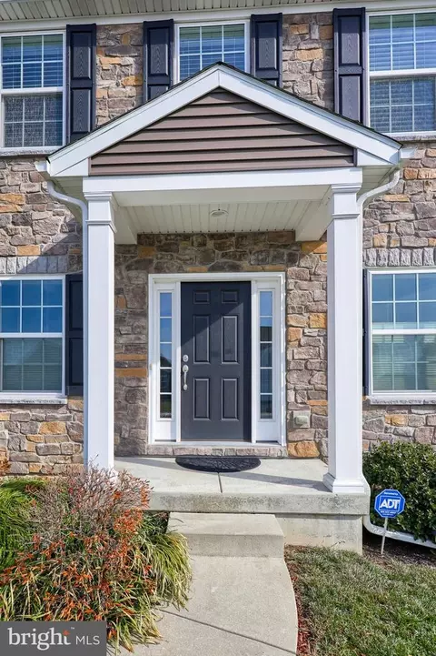 640 Warminster Ln, Lititz, PA 17543 photo 2