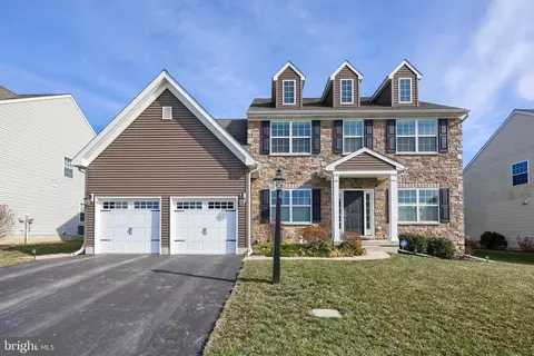 640 Warminster Ln, Lititz, PA 17543