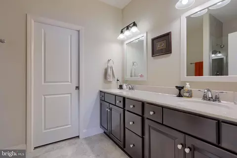 Entry Way - 364 Pin Oak Dr, Lititz, PA 17543 photo 4 of 4