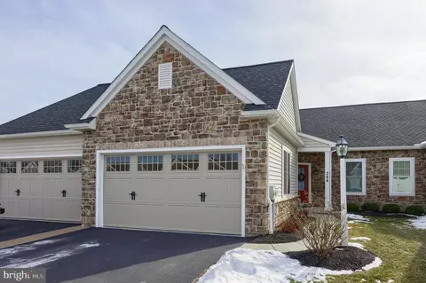 364 Pin Oak Dr, Lititz, PA 17543