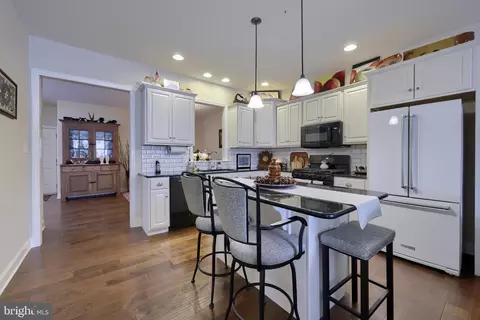 Kitchen - 364 Pin Oak Dr, Lititz, PA 17543 photo 3 of 3