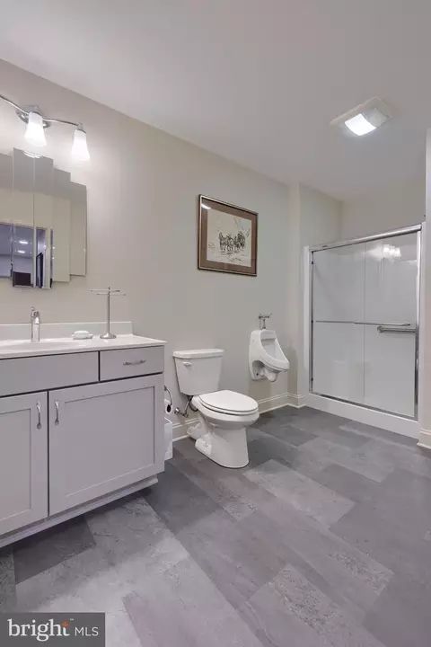 Bath - 364 Pin Oak Dr, Lititz, PA 17543 photo 2 of 3